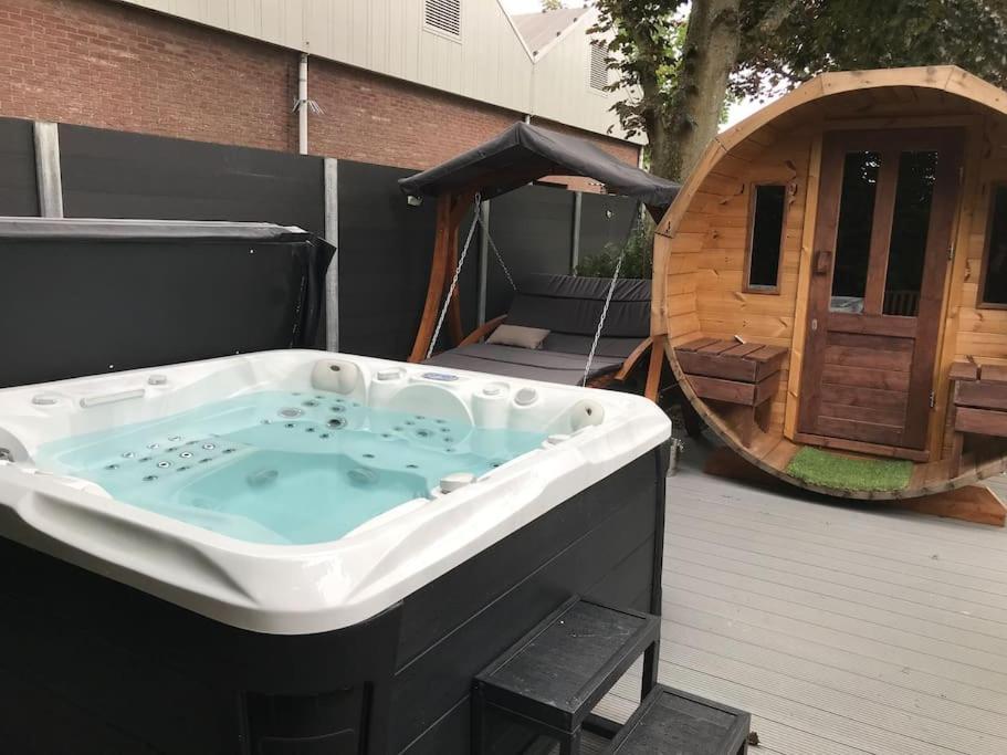 Voormalig Politiebureau Gebruik Welnesstuin Tegen Betaling Bed & Breakfast Ouddorp Ngoại thất bức ảnh